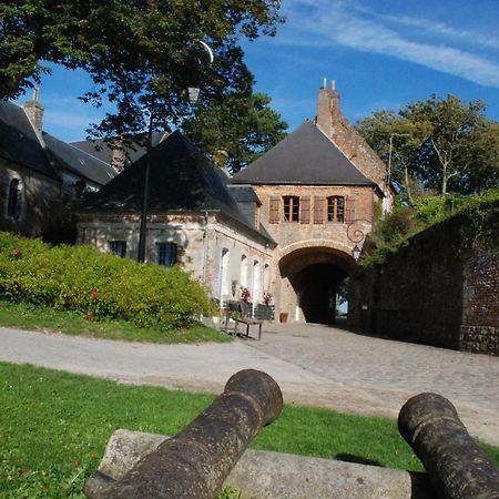 Gite Le Corps De Garde Montreuil  Zewnętrze zdjęcie